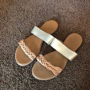 Universal thread sandals